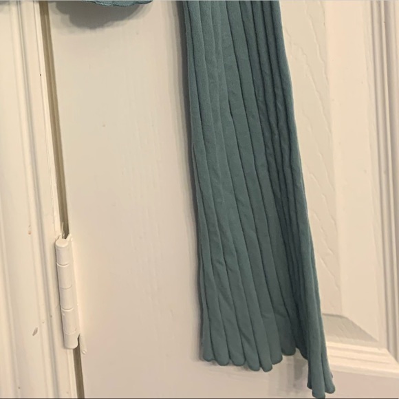 Sage Green long sleeved cropped top - Picture 2 of 2